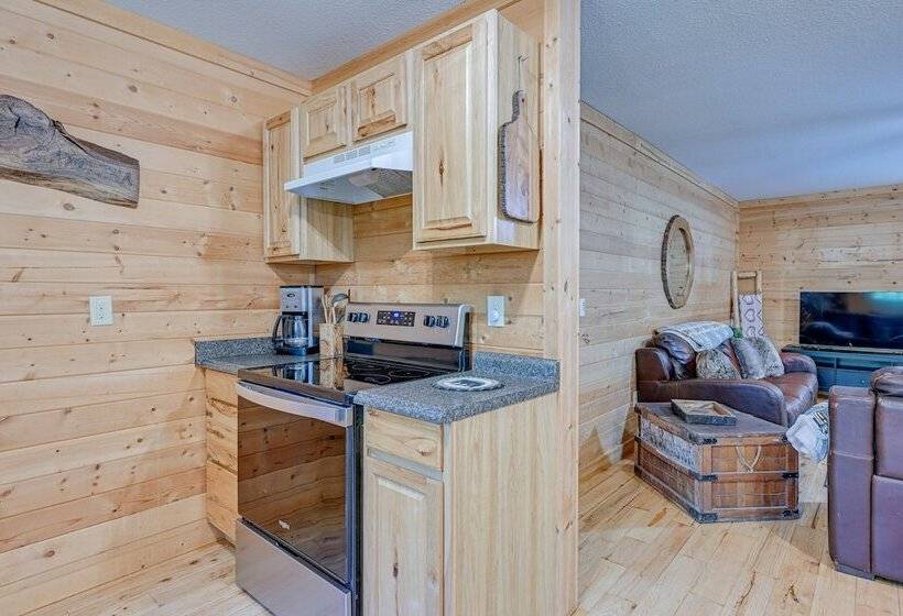 Smoky Mountain Cabin W/ Camping Area + Fire Pit!