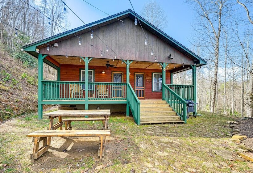 Smoky Mountain Cabin W/ Camping Area + Fire Pit!