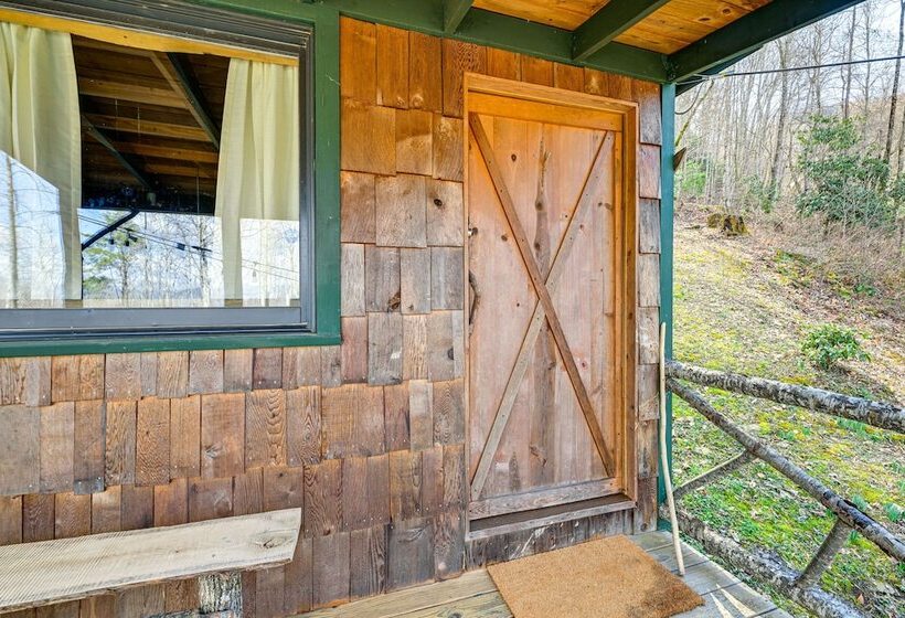 Smoky Mountain Cabin W/ Camping Area + Fire Pit!