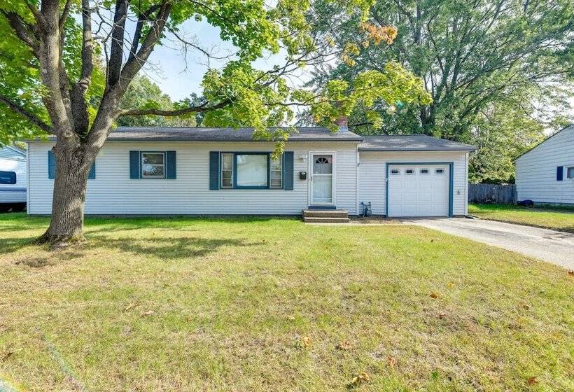 South Burlington Home W/ Seasonal Pool!