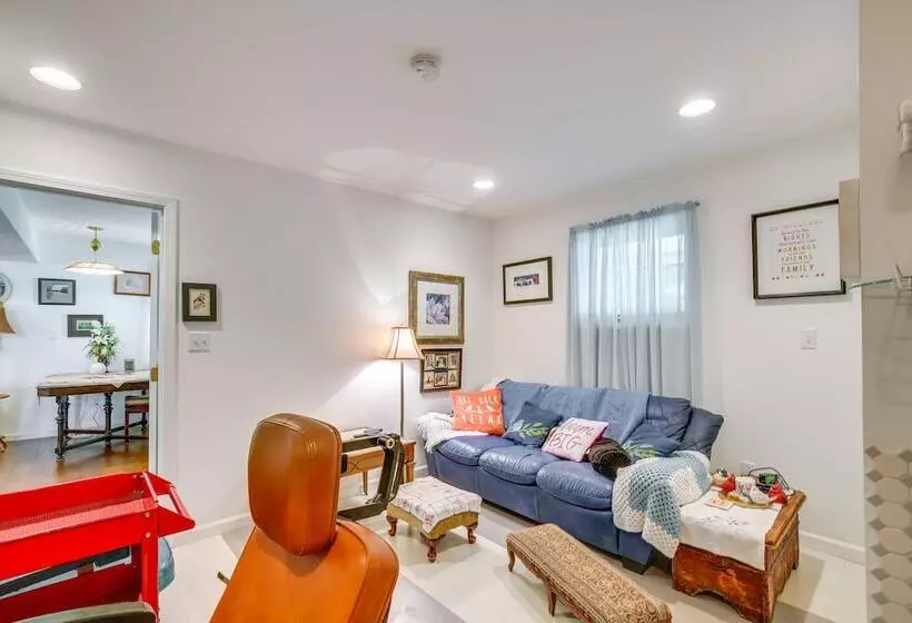 Spacious & Secluded Shook Home W/ Private Hot Tub!