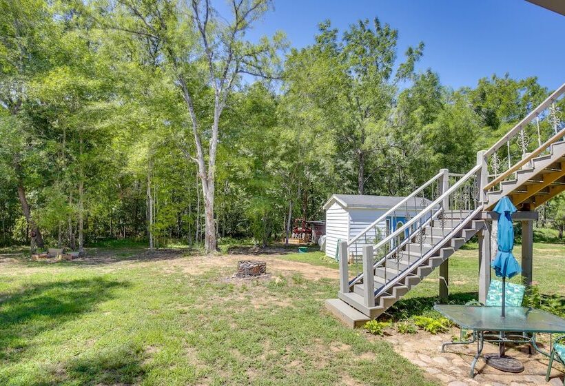 Spacious & Secluded Shook Home W/ Private Hot Tub!