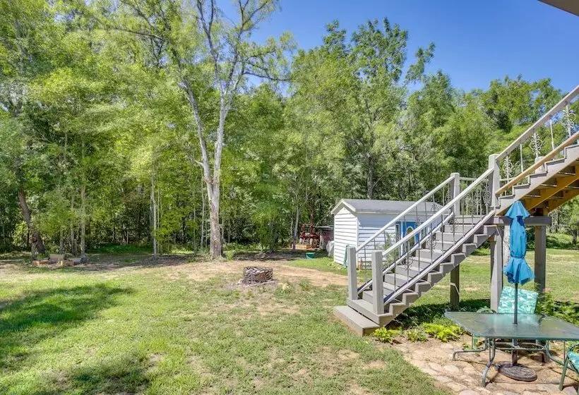 Spacious & Secluded Shook Home W/ Private Hot Tub!