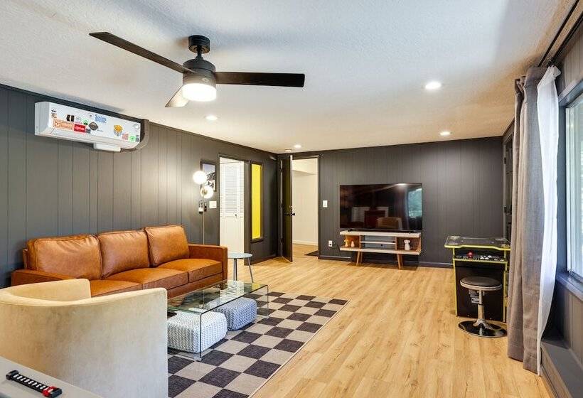 Deck & Fire Pit: Stunning Twain Harte Cabin!