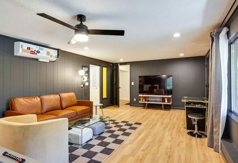 Deck & Fire Pit: Stunning Twain Harte Cabin!