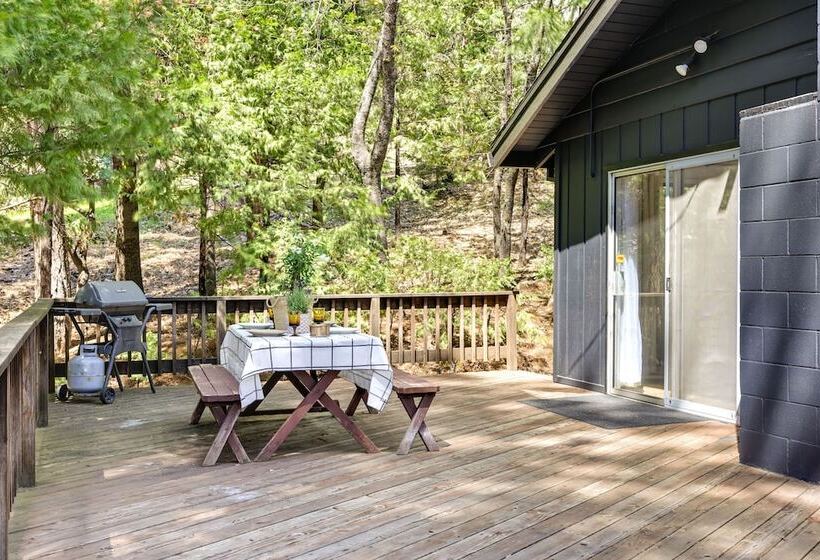Deck & Fire Pit: Stunning Twain Harte Cabin!