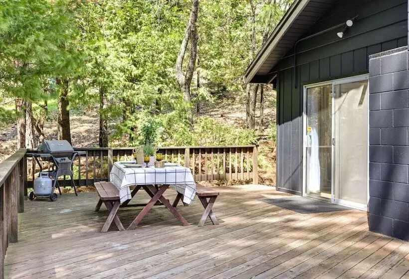 Deck & Fire Pit: Stunning Twain Harte Cabin!