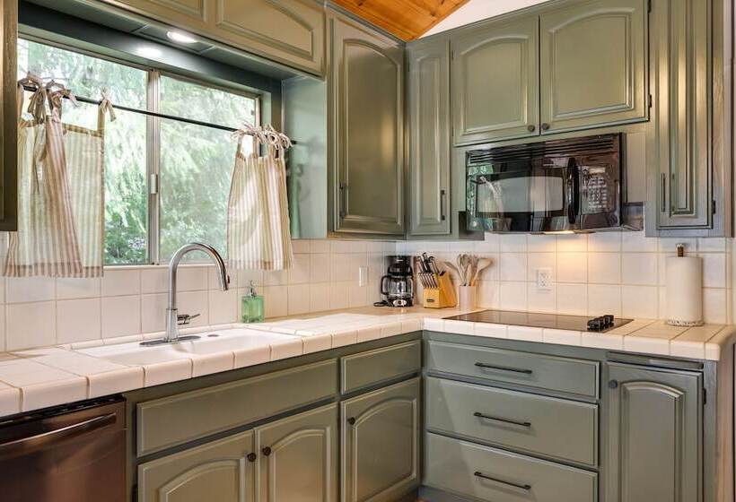 Deck & Fire Pit: Stunning Twain Harte Cabin!