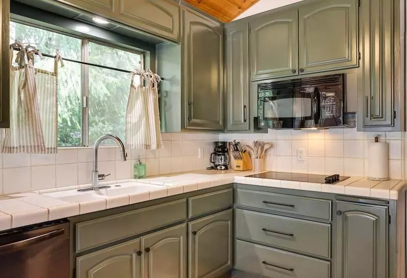 Deck & Fire Pit: Stunning Twain Harte Cabin!