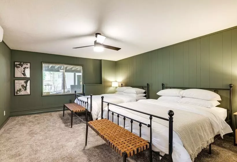 Deck & Fire Pit: Stunning Twain Harte Cabin!