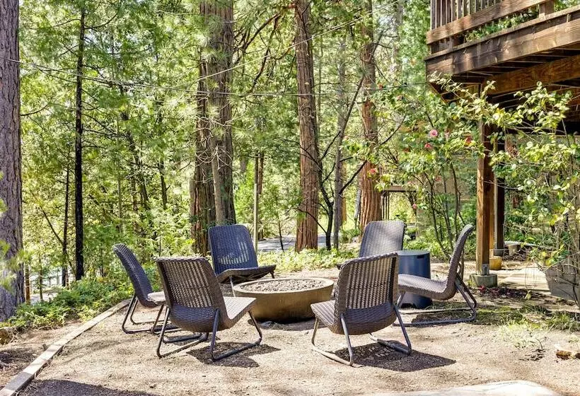 Deck & Fire Pit: Stunning Twain Harte Cabin!