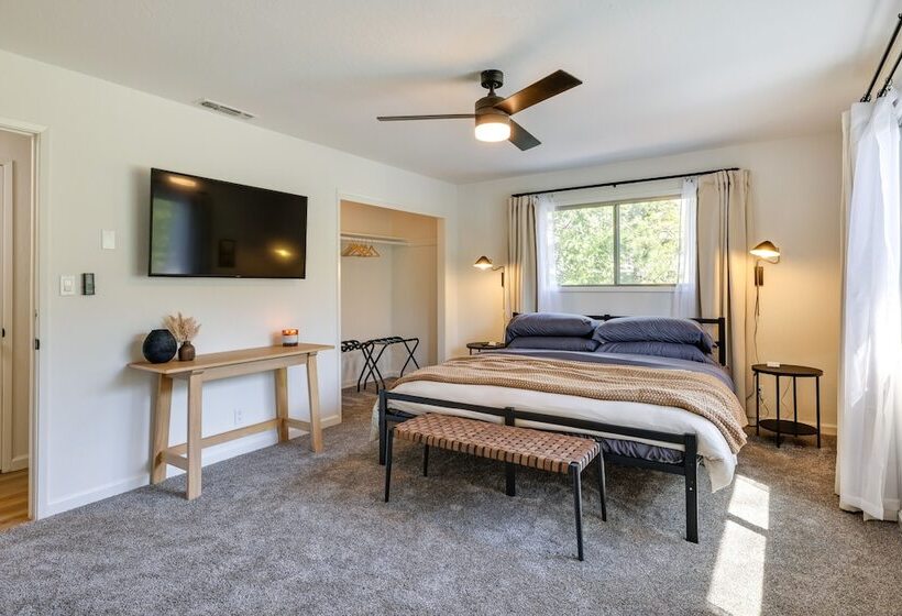 Deck & Fire Pit: Stunning Twain Harte Cabin!