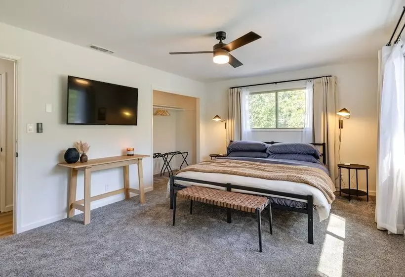 Deck & Fire Pit: Stunning Twain Harte Cabin!