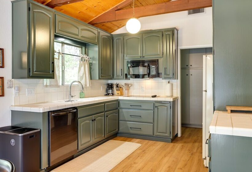 Deck & Fire Pit: Stunning Twain Harte Cabin!