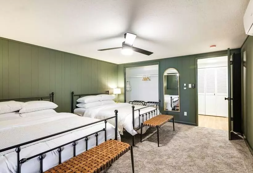 Deck & Fire Pit: Stunning Twain Harte Cabin!