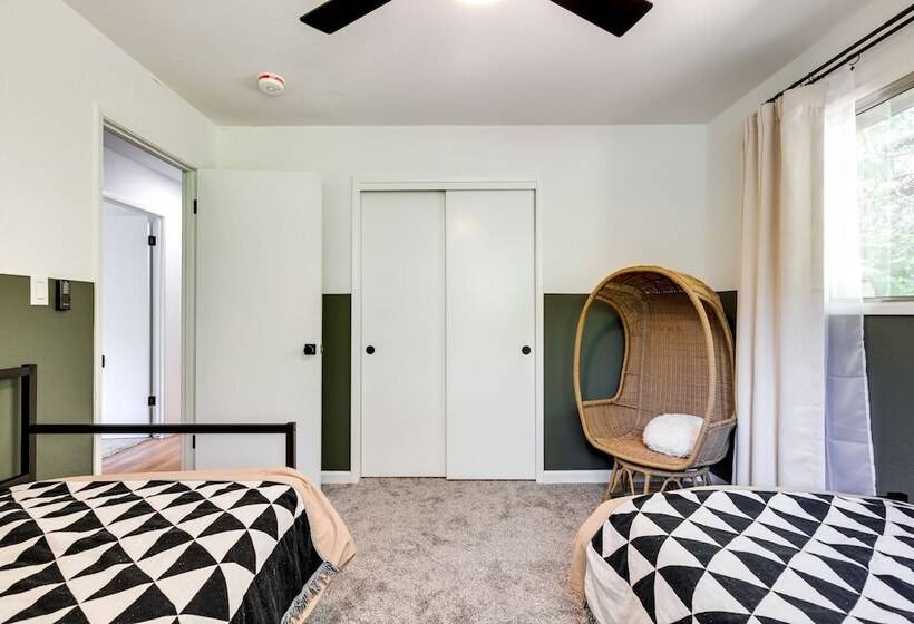 Deck & Fire Pit: Stunning Twain Harte Cabin!