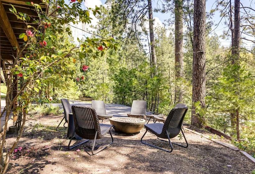 Deck & Fire Pit: Stunning Twain Harte Cabin!