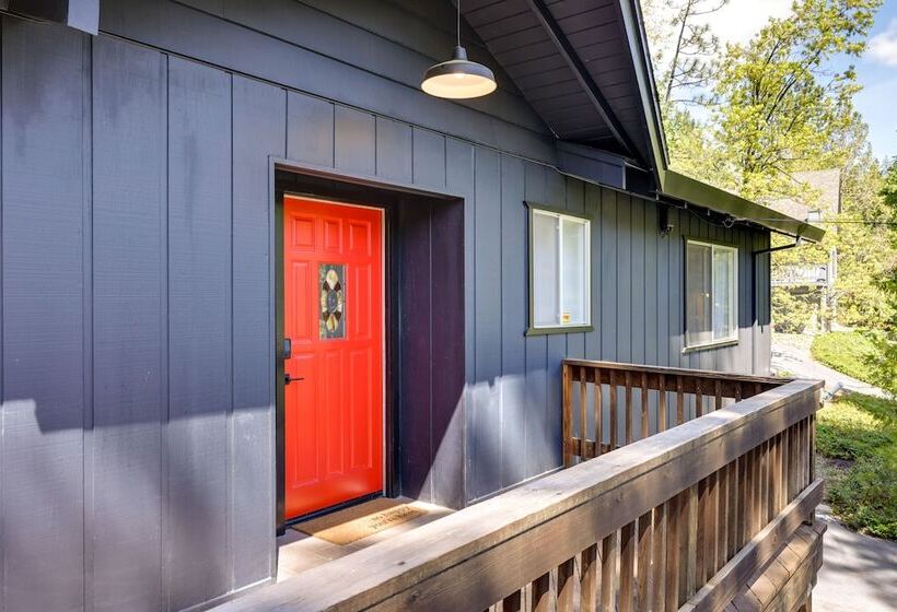 Deck & Fire Pit: Stunning Twain Harte Cabin!