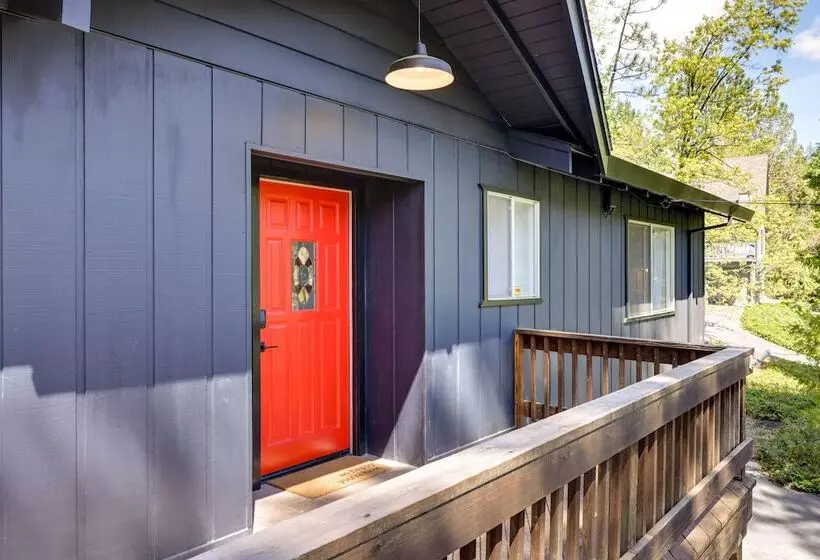 Deck & Fire Pit: Stunning Twain Harte Cabin!