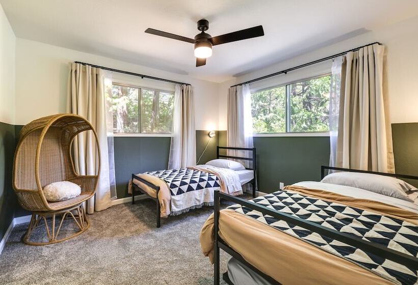 Deck & Fire Pit: Stunning Twain Harte Cabin!