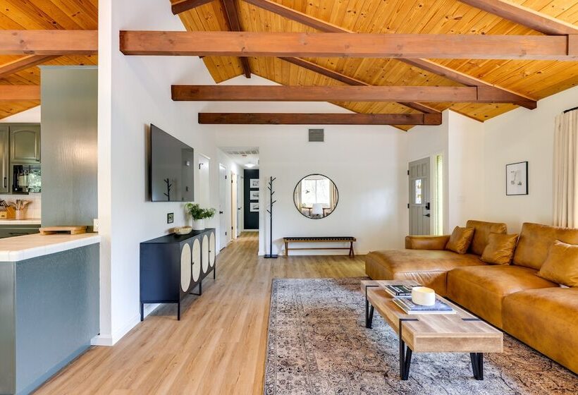 Deck & Fire Pit: Stunning Twain Harte Cabin!