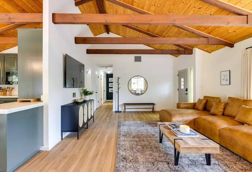 Deck & Fire Pit: Stunning Twain Harte Cabin!