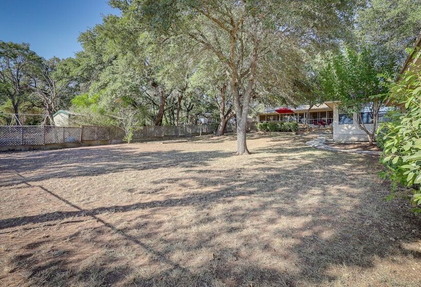 Deck + Cliffside Belton Lake Views: Temple Retreat