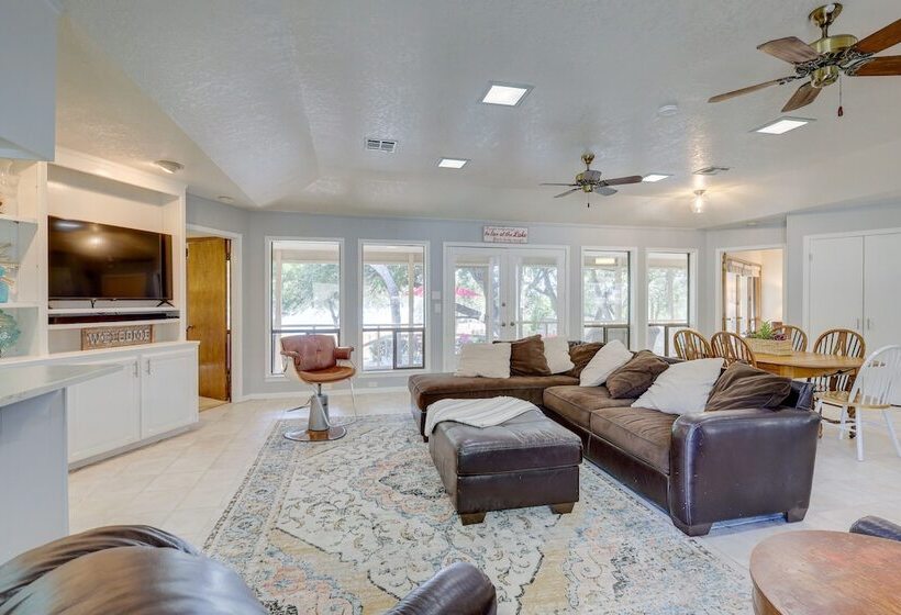 Deck + Cliffside Belton Lake Views: Temple Retreat