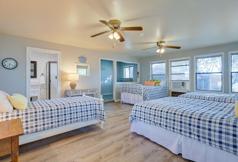 Deck + Cliffside Belton Lake Views: Temple Retreat