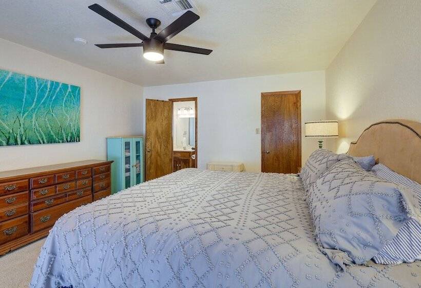 Deck + Cliffside Belton Lake Views: Temple Retreat