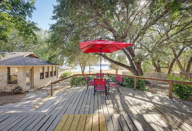 Deck + Cliffside Belton Lake Views: Temple Retreat