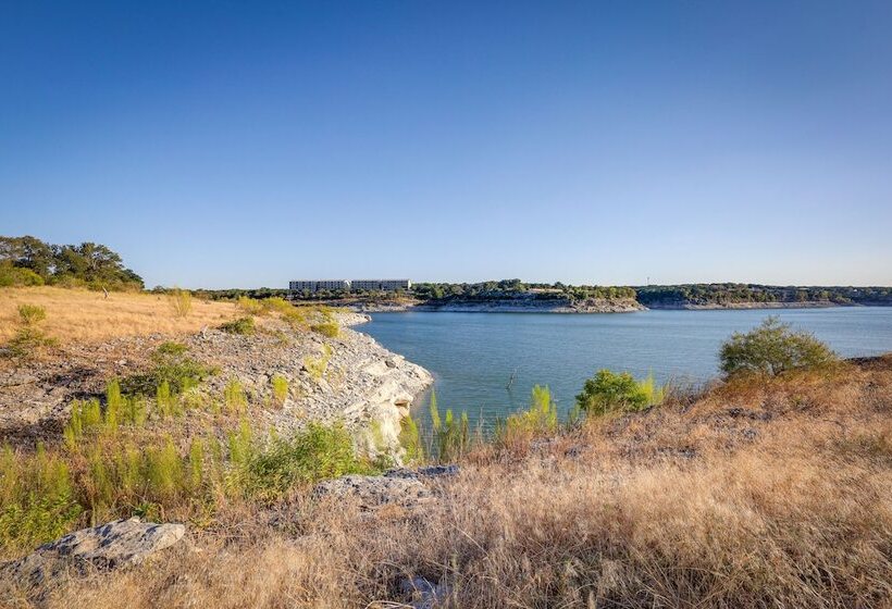 Deck + Cliffside Belton Lake Views: Temple Retreat