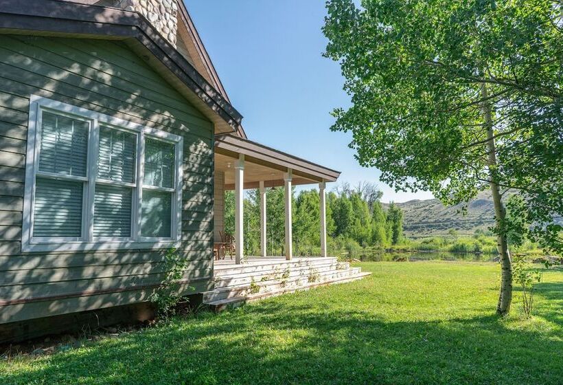 Tranquil Wyoming Cabin Near Uintas 105 Acres!