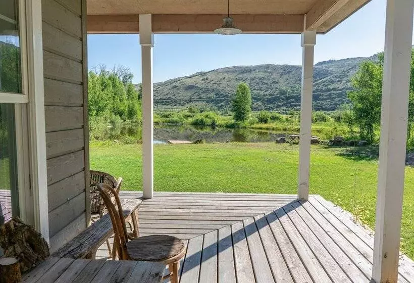 Tranquil Wyoming Cabin Near Uintas   105 Acres!