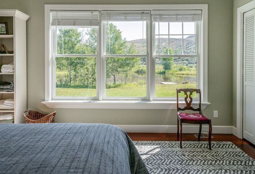 Tranquil Wyoming Cabin Near Uintas 105 Acres!