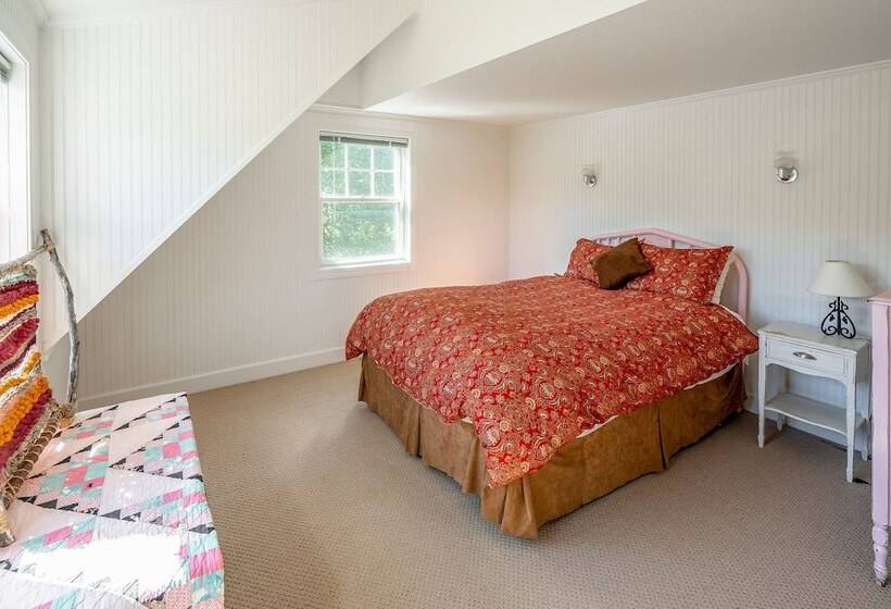 Tranquil Wyoming Cabin Near Uintas 105 Acres!