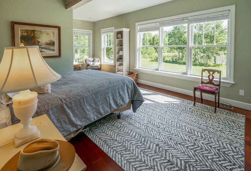 Tranquil Wyoming Cabin Near Uintas 105 Acres!