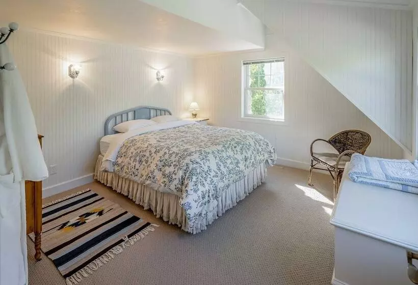 Tranquil Wyoming Cabin Near Uintas   105 Acres!