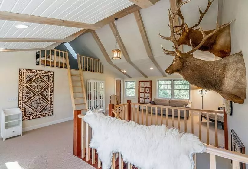 Tranquil Wyoming Cabin Near Uintas   105 Acres!