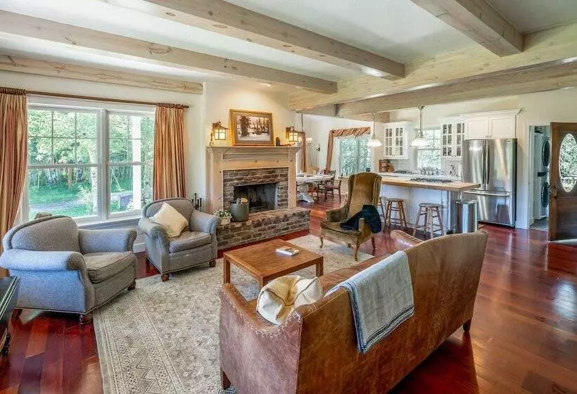 Tranquil Wyoming Cabin Near Uintas   105 Acres!