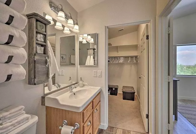 Updated Maricopa Retreat < 2 Miles To Golf!