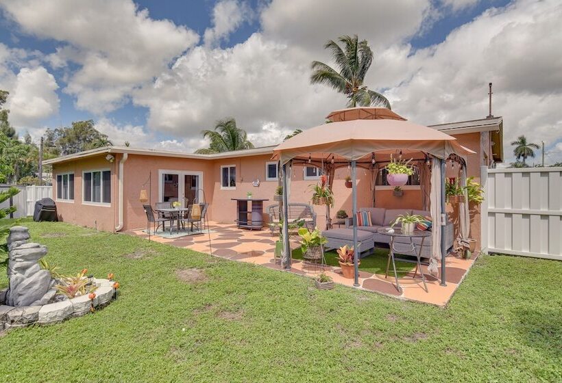 Welcoming Sunrise Retreat W/ Private Backyard