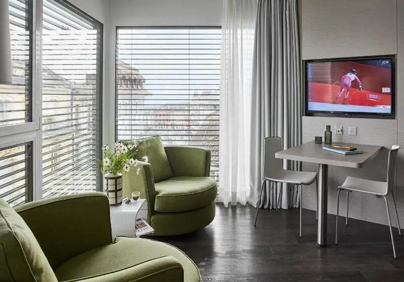 Hotelli Base Nyon