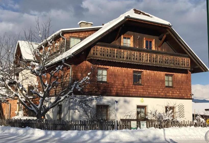 ホテル Bauernhof Biohof Sauschneider