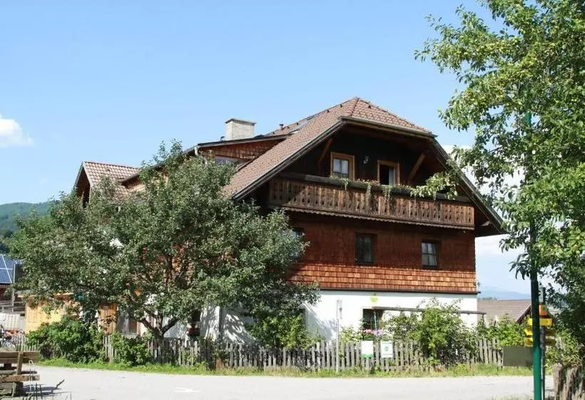 ホテル Bauernhof Biohof Sauschneider
