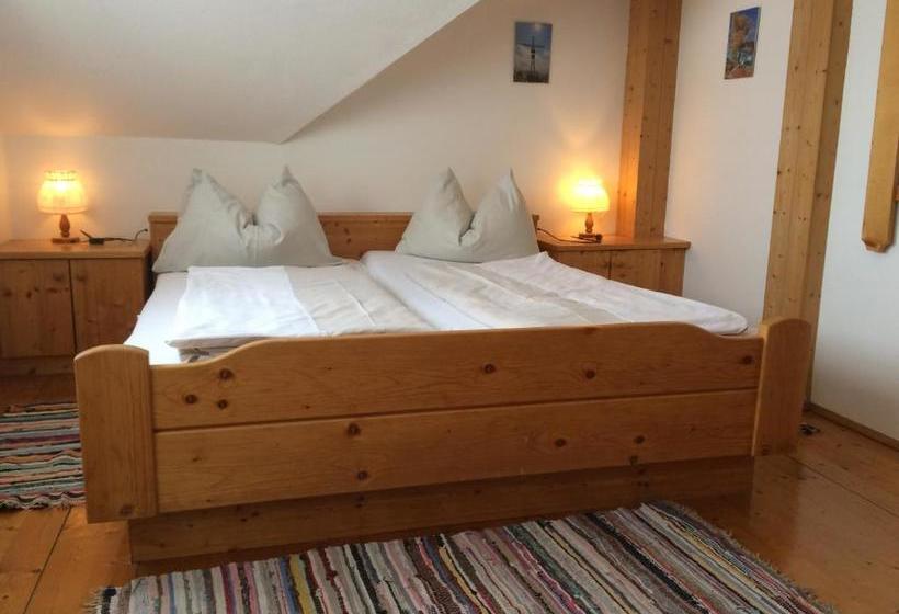 ホテル Bauernhof Biohof Sauschneider