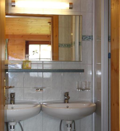 ホテル Bauernhof Biohof Sauschneider