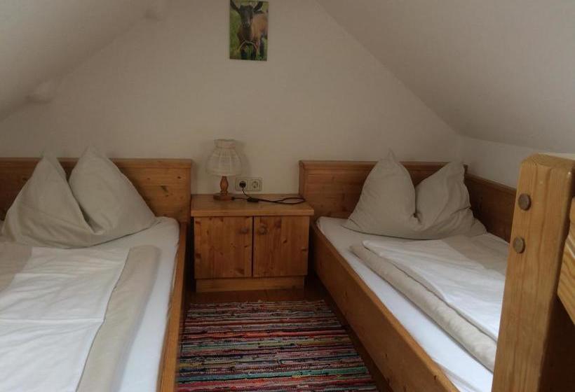 ホテル Bauernhof Biohof Sauschneider