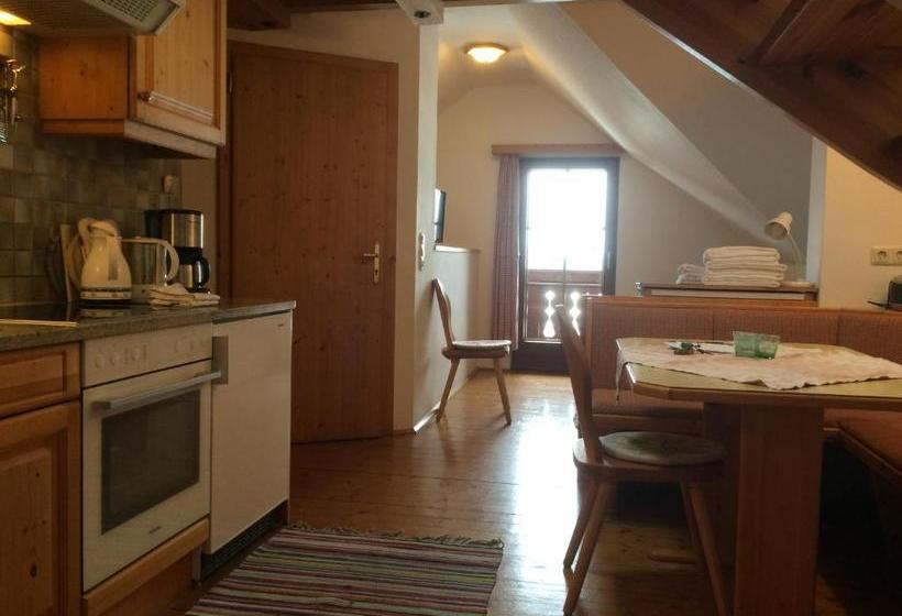 ホテル Bauernhof Biohof Sauschneider