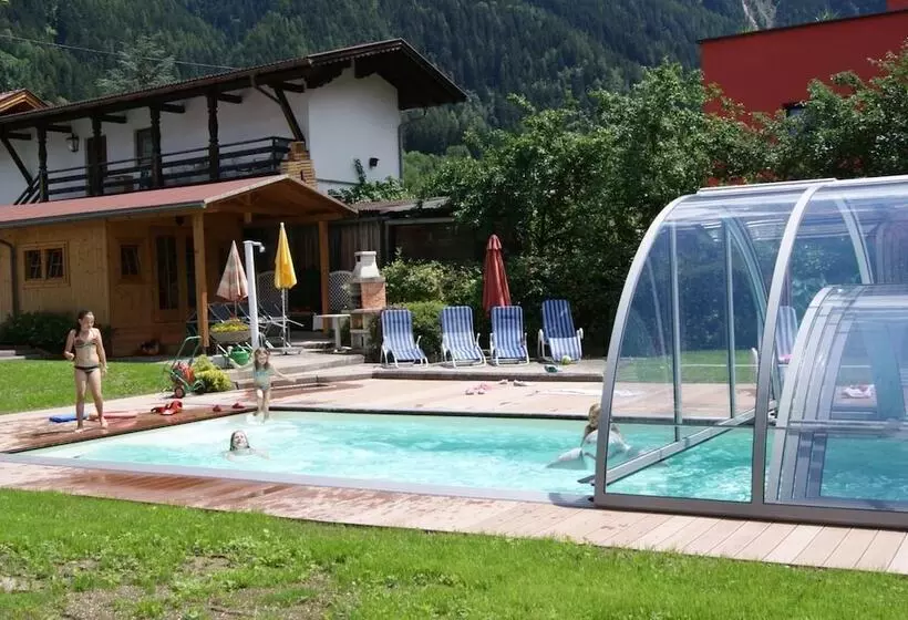 هتل Haus Monika